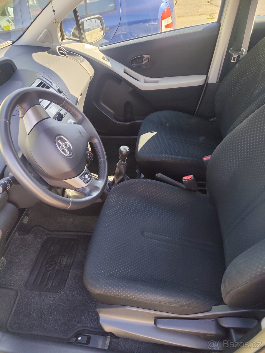 toyota-yaris-2010 - 5