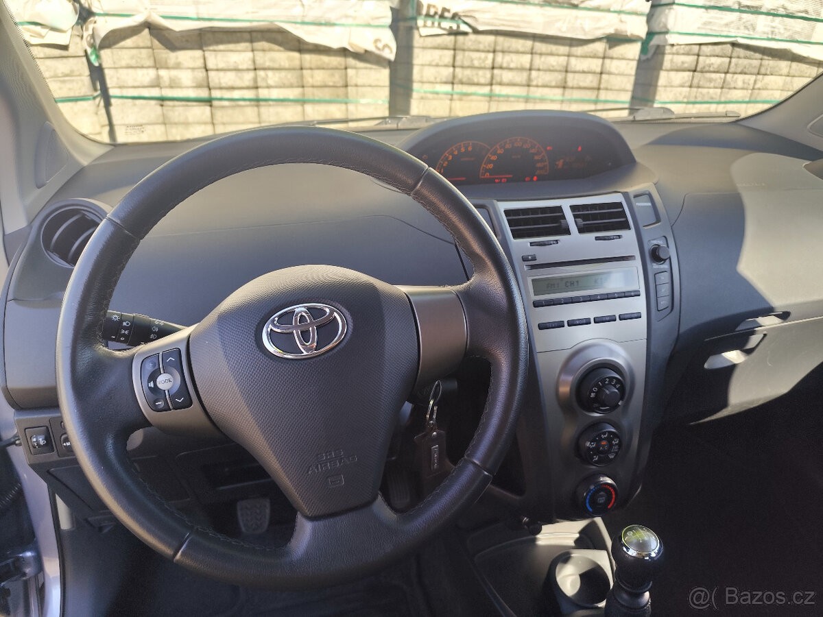 toyota-yaris-2010 - 6