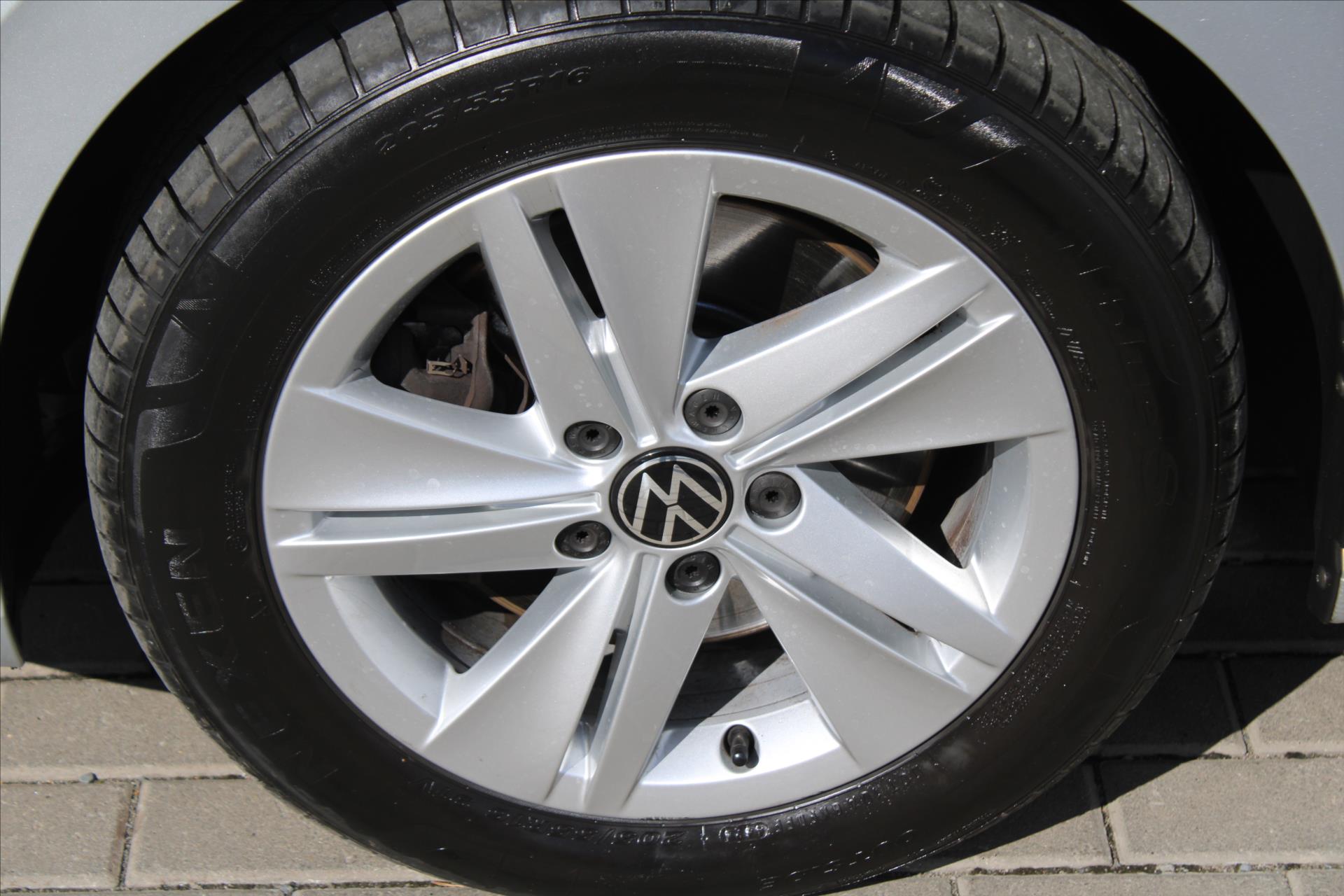volkswagen-golf-2-0-tdi-life-business-navi-acc - 8