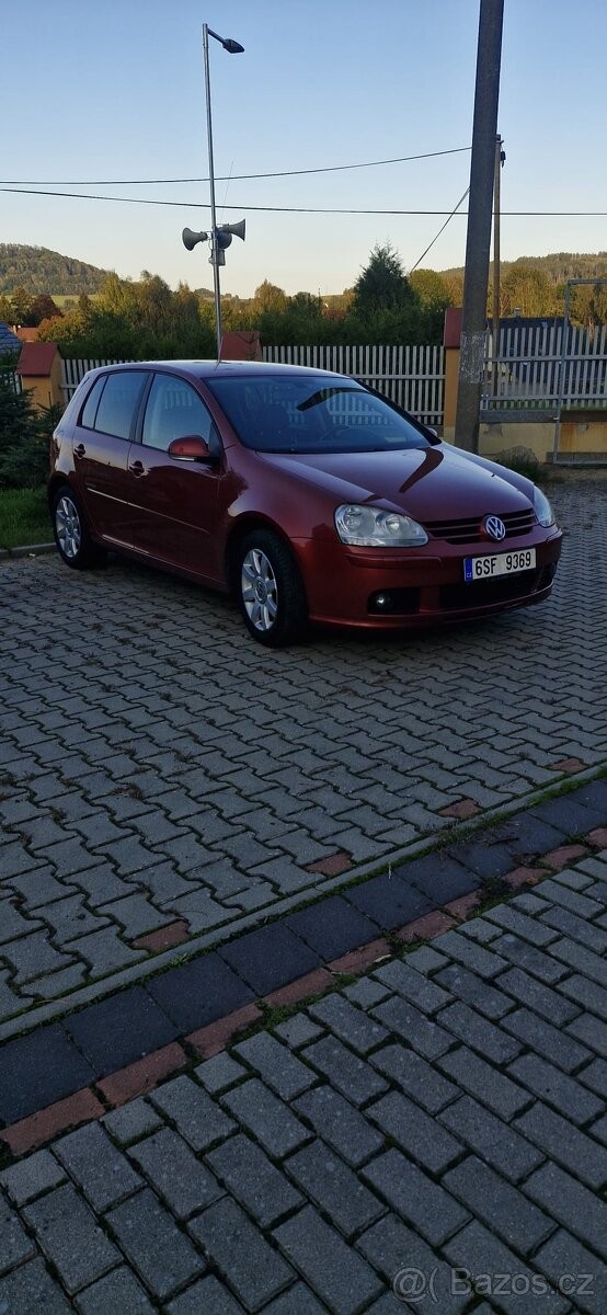 volkswagen-golf-1-6-benzin-united-vybava - 1