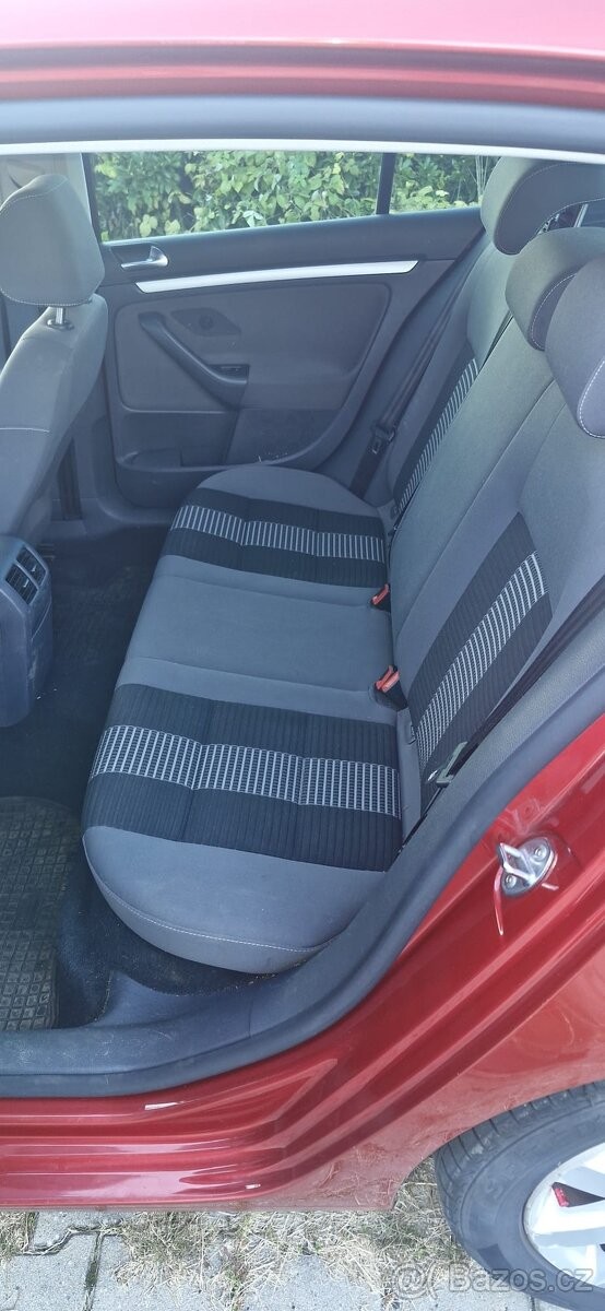 volkswagen-golf-1-6-benzin-united-vybava - 5