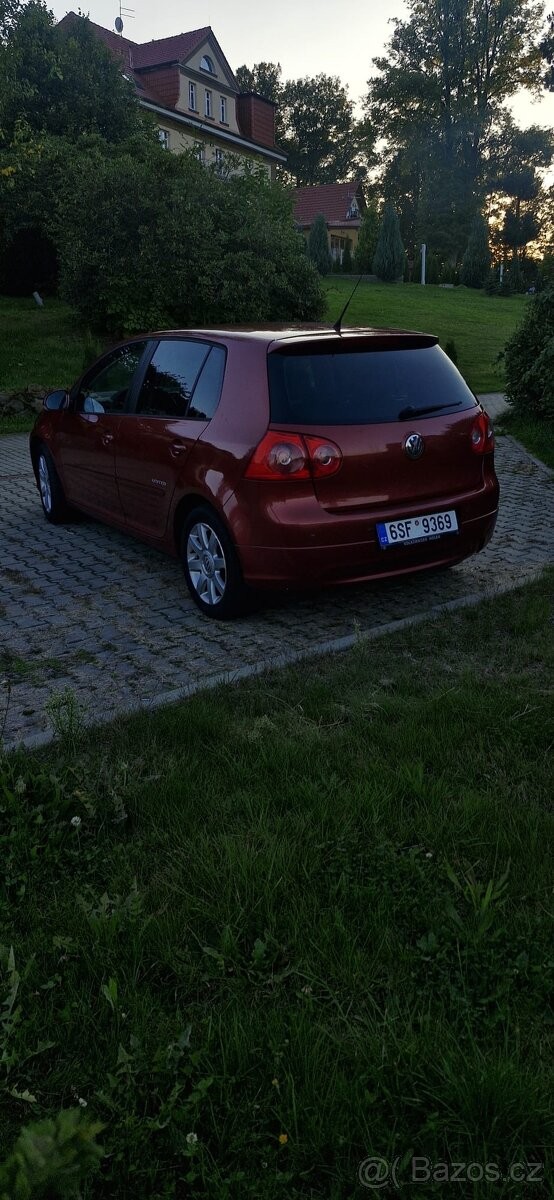 volkswagen-golf-1-6-benzin-united-vybava - 6