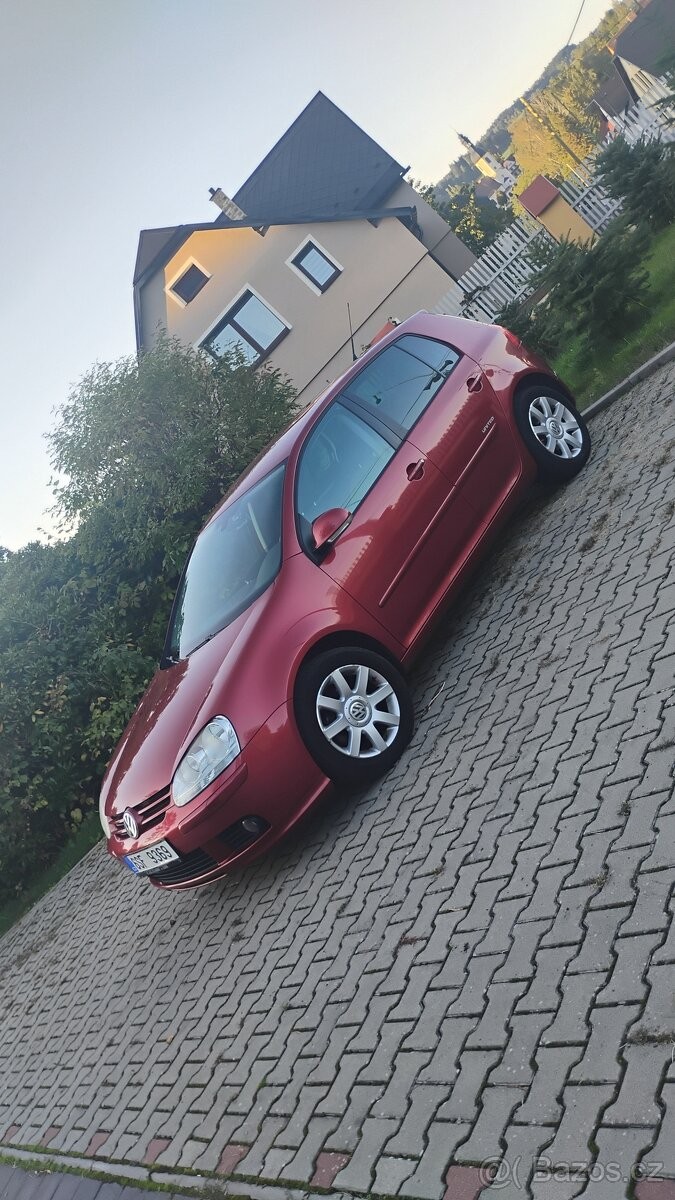 volkswagen-golf-1-6-benzin-united-vybava - 8