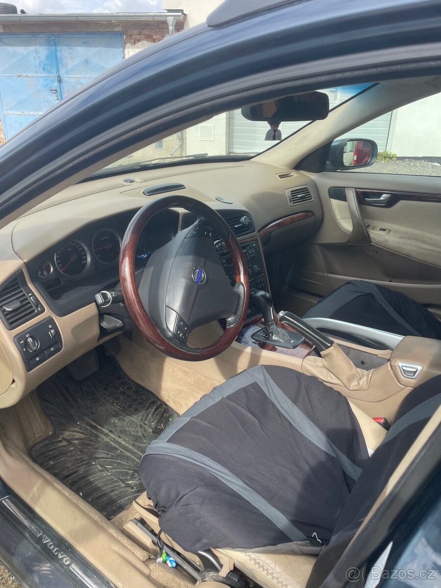 volvo-xc70 - 1