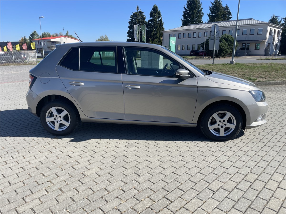 skoda-fabia-1-2-tsi-66kw-style-klima-esp-vyhr - 4
