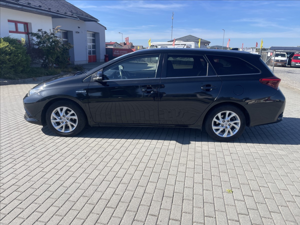 toyota-auris-1-8-e-cvt-hybrid-czauto-1maj-dph - 1