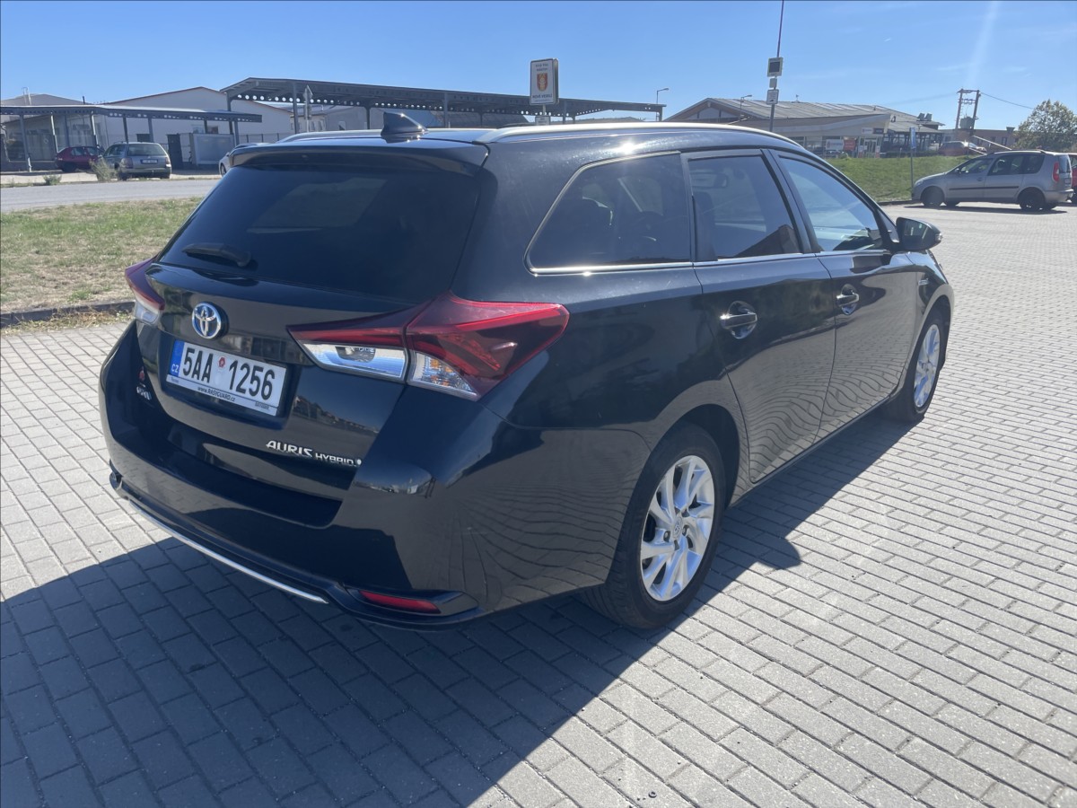 toyota-auris-1-8-e-cvt-hybrid-czauto-1maj-dph - 3