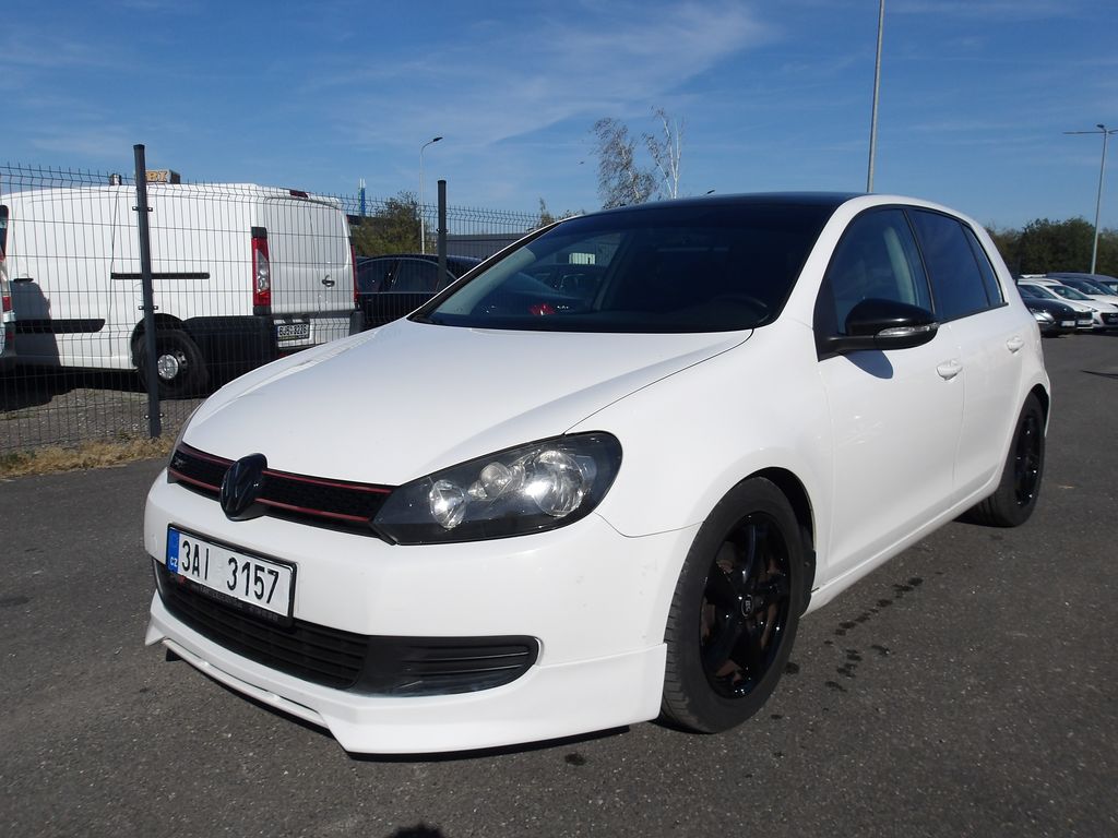 Volkswagen Golf 1,6TDi 77kW ČR !