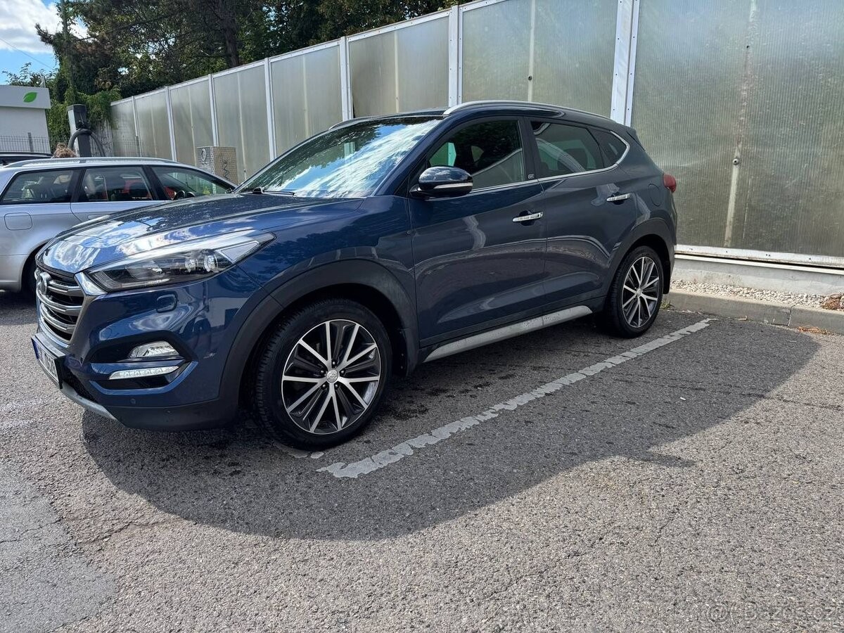 hyundai-tucson-2-0 - 2