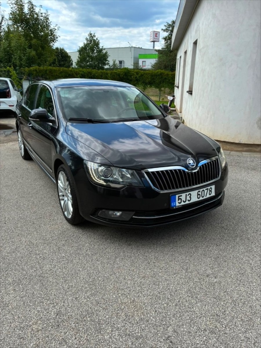 skoda-superb-2-0-tdi-125-kw-4x4-dsg-elegance - 3
