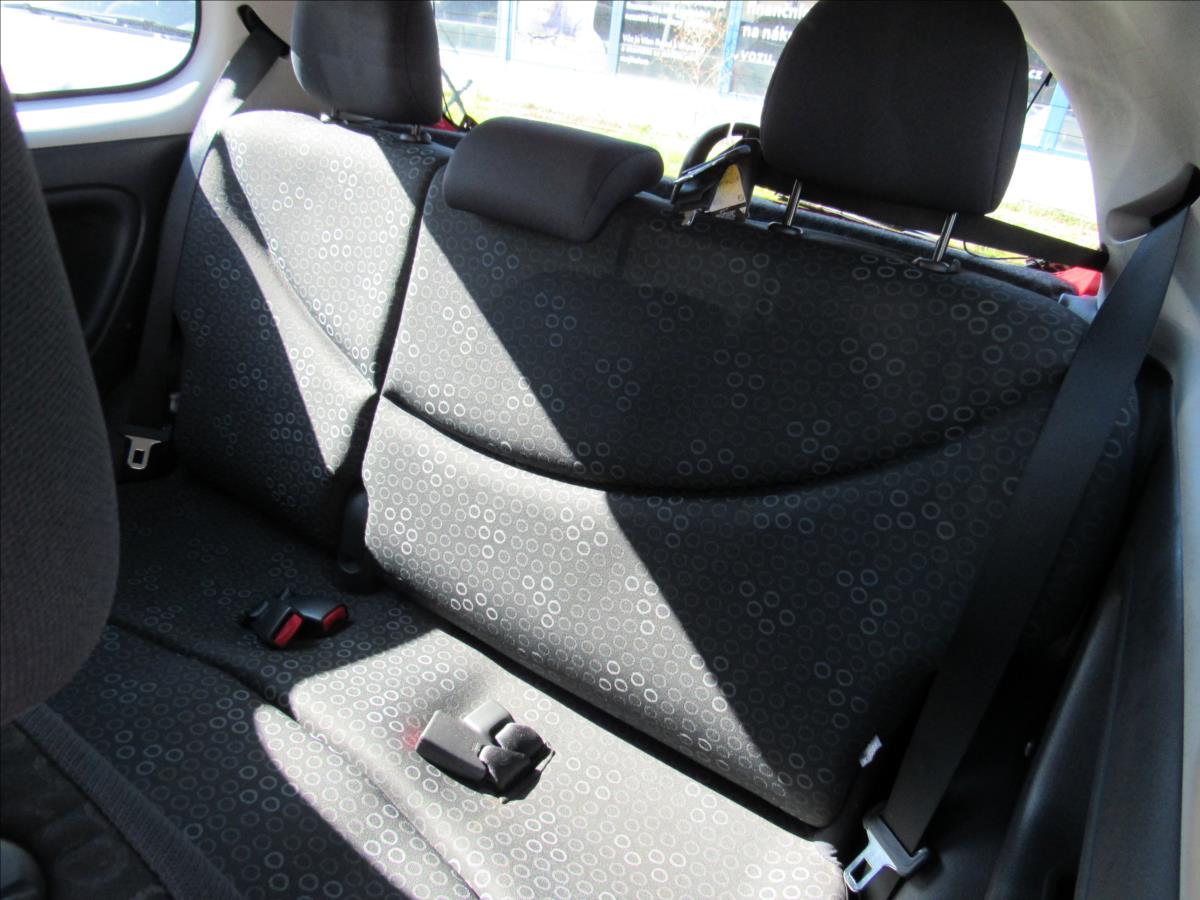 toyota-yaris-1-0-i-terra-vvt-i - 9