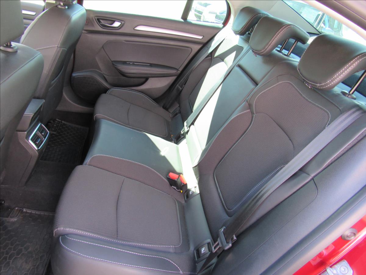 renault-megane-1-3-tce-grandcoupe-techno - 9