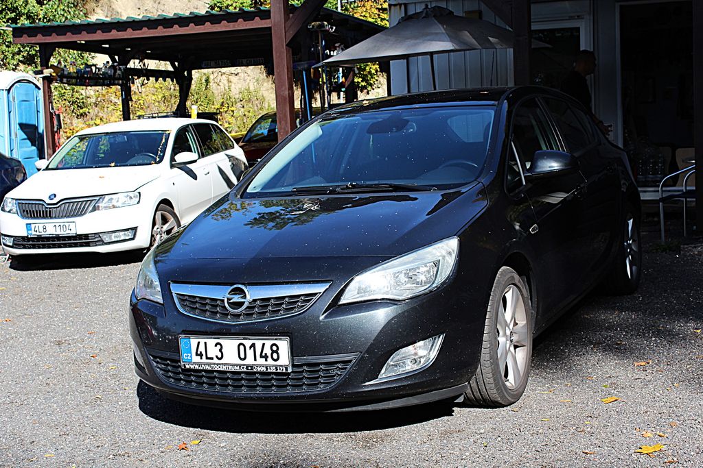 Opel Astra 1.6i 85 kW serv.knížka
