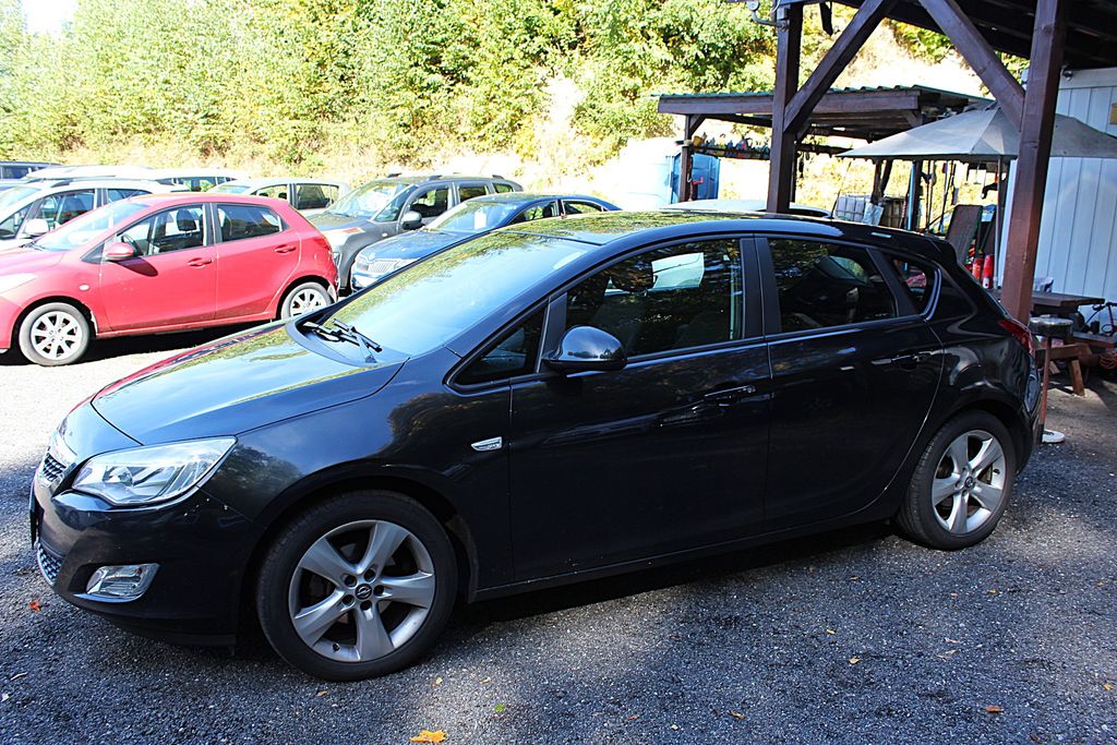 opel-astra-1-6i-85-kw-serv-knizka - 5