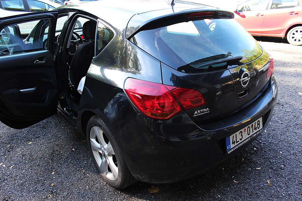 opel-astra-1-6i-85-kw-serv-knizka - 9