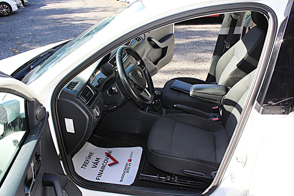 skoda-rapid-1-2-tsi-spaceback - 9