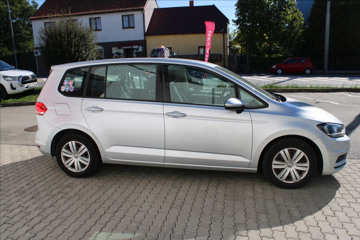 volkswagen-touran-1-2-tsi-7-mist-navi-serv-kniha - 2
