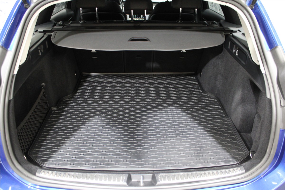 mercedes-benz-tridy-c-2-0-200d-9g-avantgarde - 5