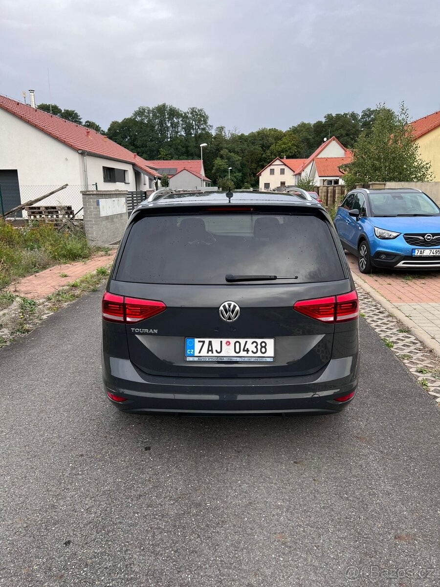volkswagen-touran-1-5-tsi-highline-dsg-puvod-cr - 3