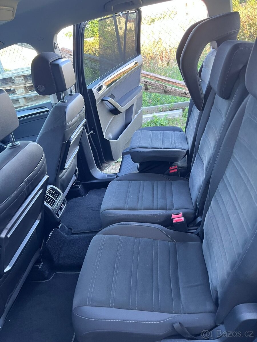 volkswagen-touran-1-5-tsi-highline-dsg-puvod-cr - 9