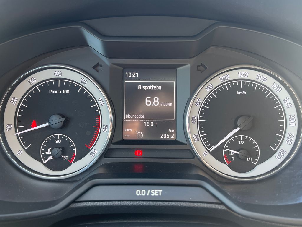 skoda-octavia-1-2-tsi-81kw-edition-servis - 9