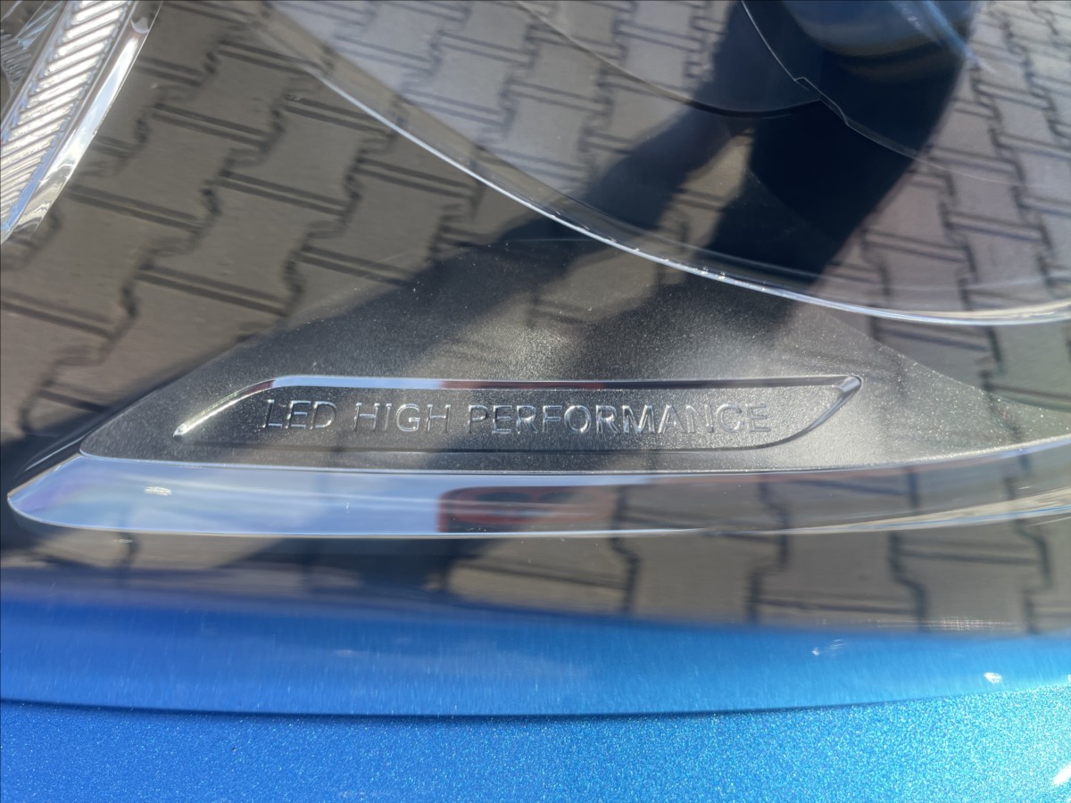 mercedes-benz-tridy-a-1-6-i-90-kw-amg-line-1-majitel-led-krasne - 7
