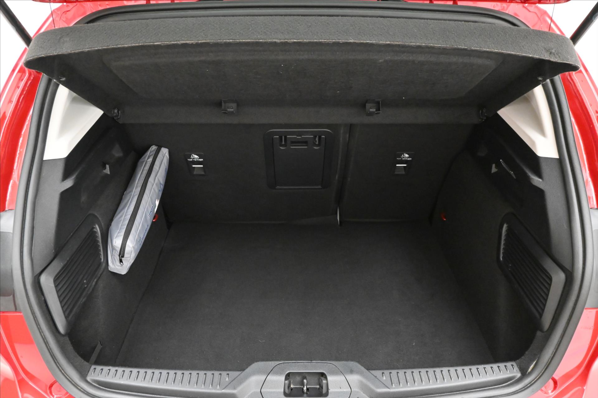 ford-focus-2-0-ecoblue-110kw-titanium-x-zaruka-az-5-let - 8