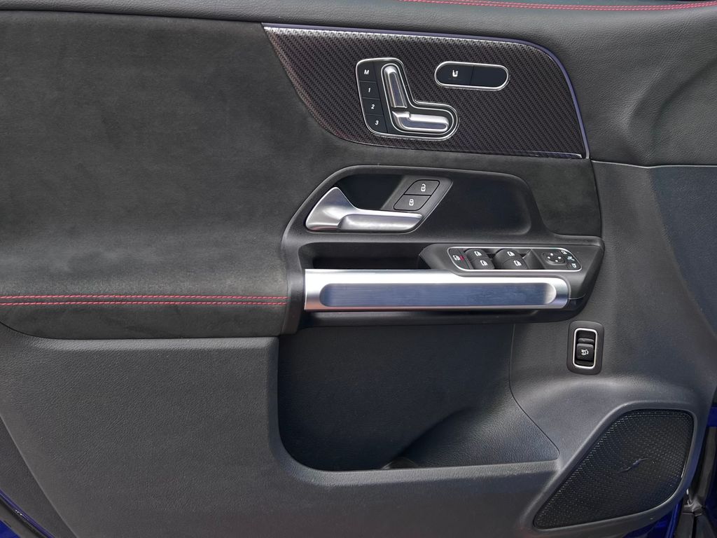 mercedes-benz-glb-220d-4matic-amg-140kw - 9