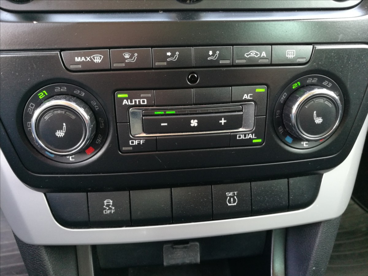 skoda-yeti-1-2-tsi-ambiente - 6