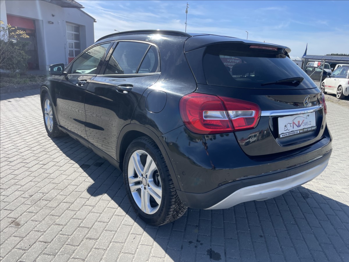 mercedes-benz-gla-2-2-cdi-100kw-panorama-bez-koroze - 2