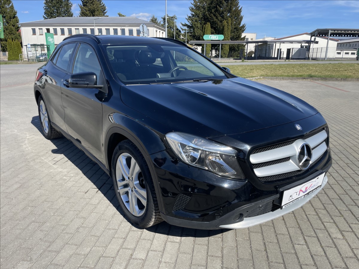 mercedes-benz-gla-2-2-cdi-100kw-panorama-bez-koroze - 5