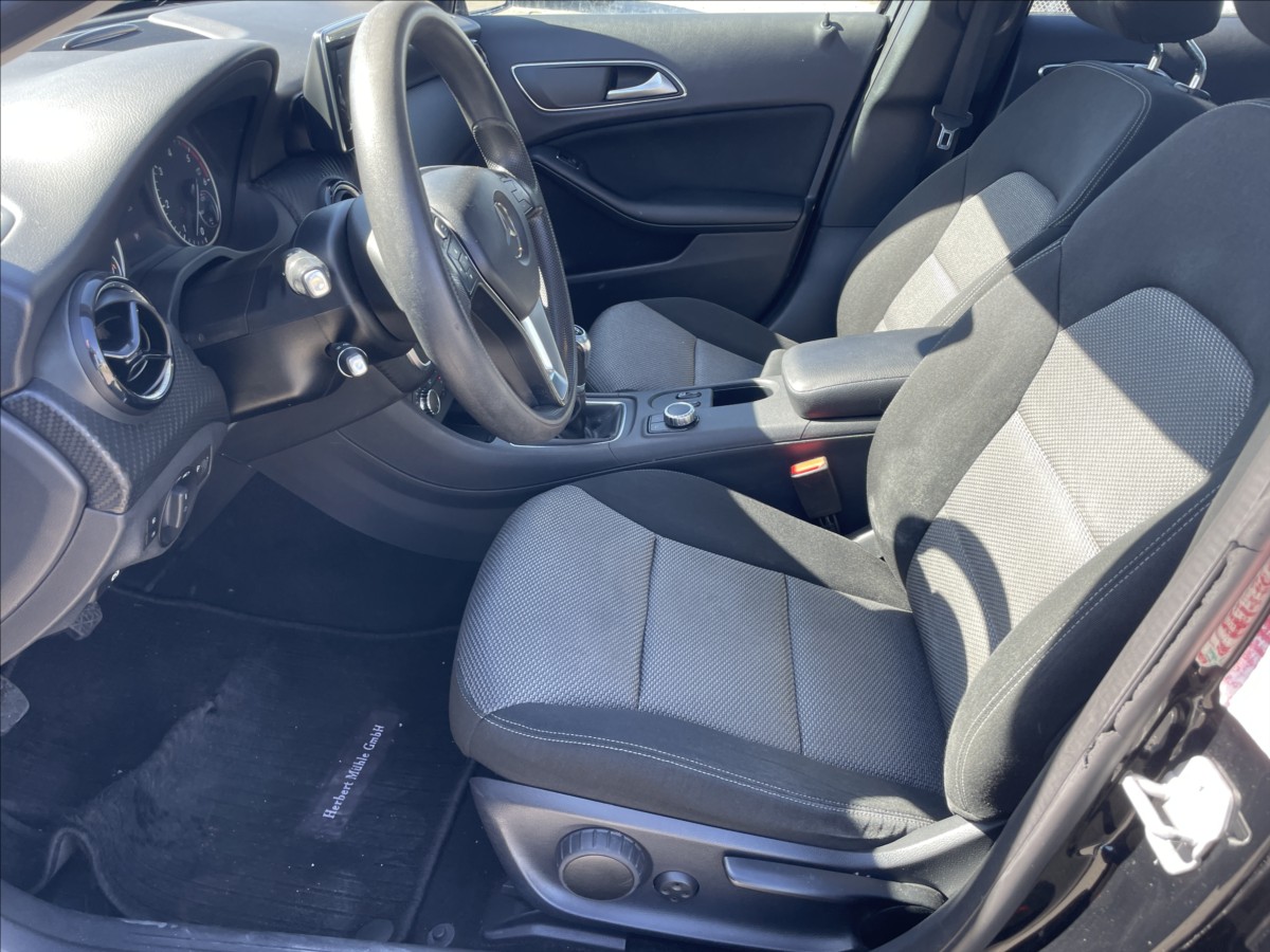 mercedes-benz-gla-2-2-cdi-100kw-panorama-bez-koroze - 6