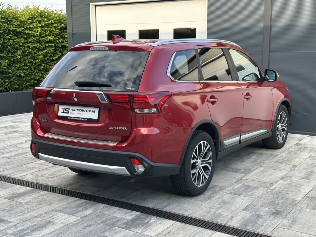 mitsubishi-outlander-2-2-di-d-150ps-intense-7-4x4-a-t - 6