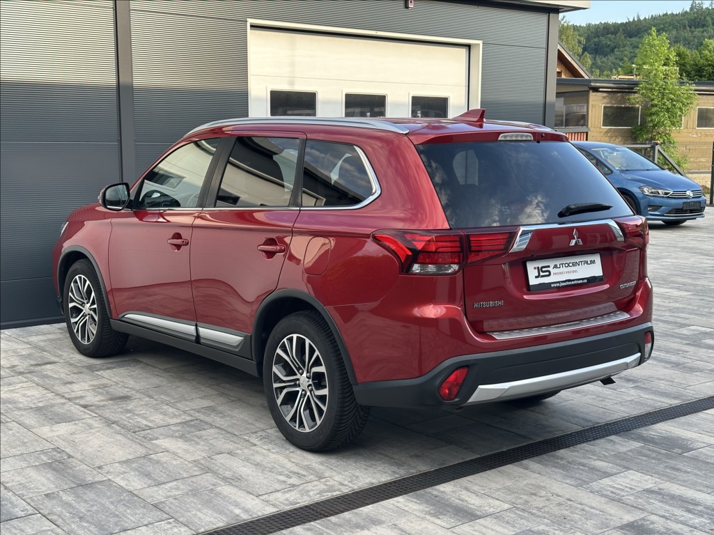 mitsubishi-outlander-2-2-di-d-150ps-intense-7-4x4-a-t - 9