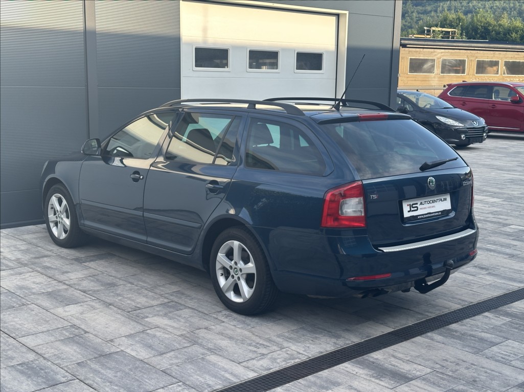skoda-octavia-1-8-tsi-152ps-ambition-family - 9