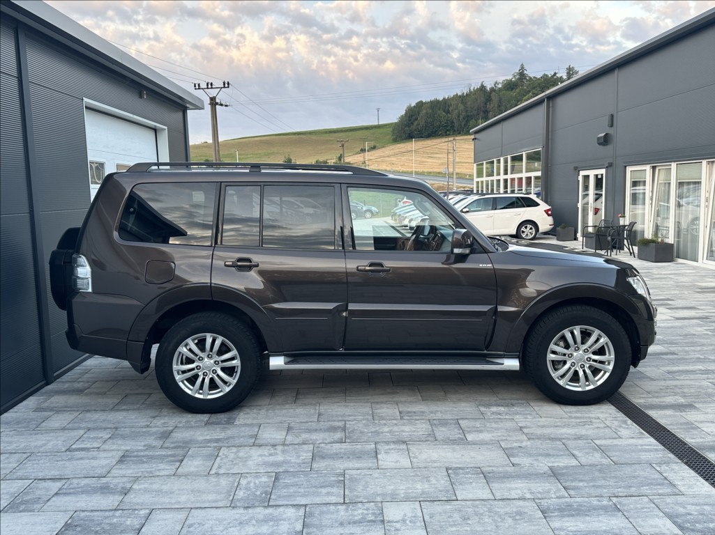 mitsubishi-pajero-3-2-di-d-190ps-instyle-7-4x4-a-t - 5
