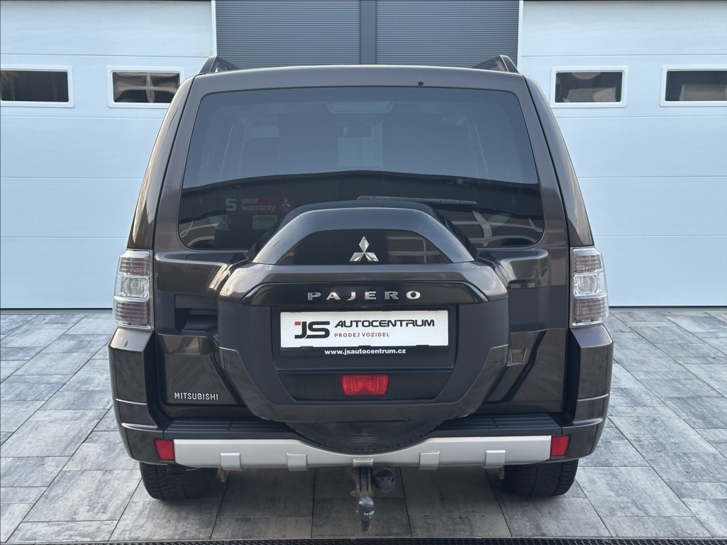 mitsubishi-pajero-3-2-di-d-190ps-instyle-7-4x4-a-t - 7