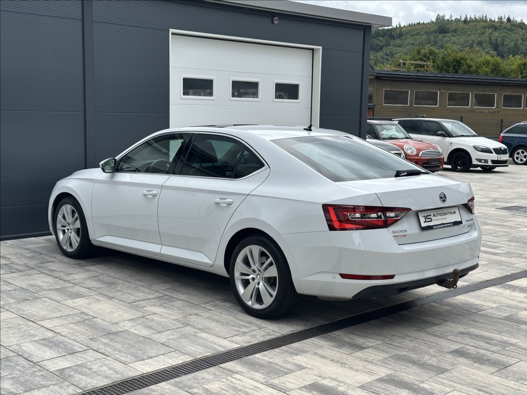 skoda-superb-1-4-tsi-150ps-style-plus-4x4 - 9