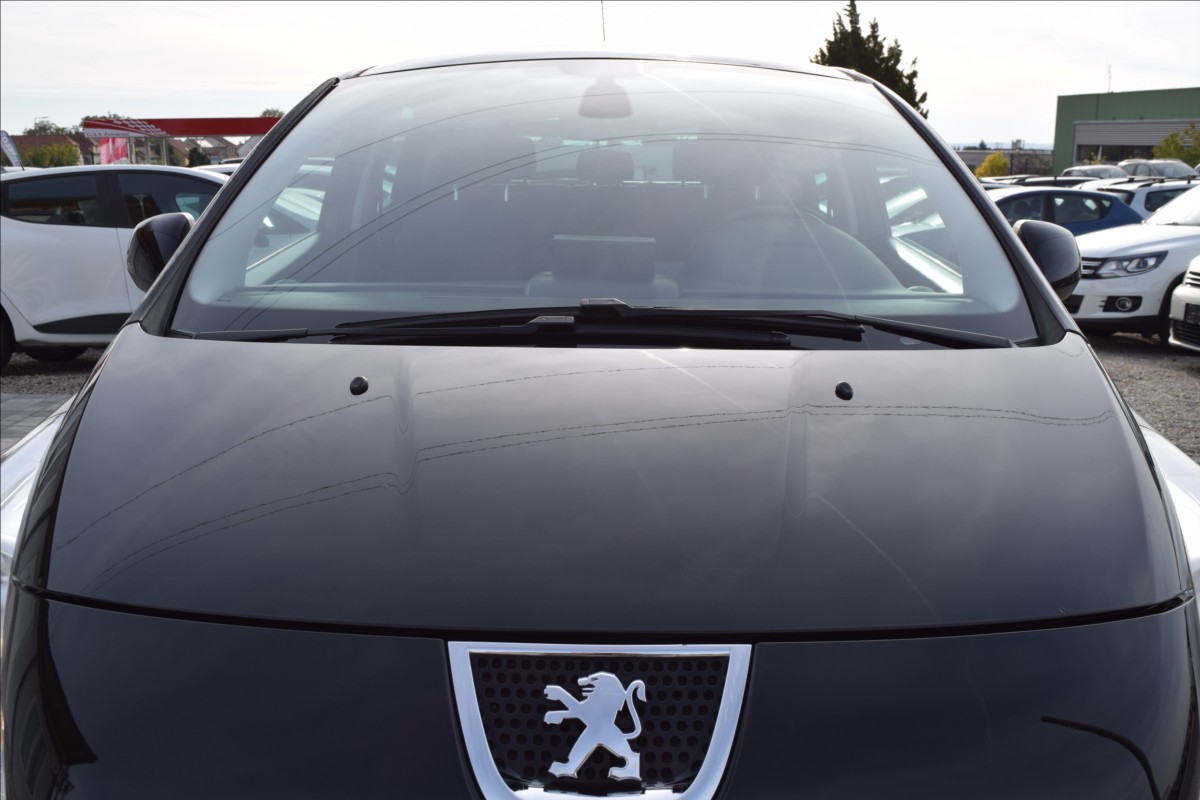 peugeot-3008-1-6-i-88kw-alu-navi-panorama - 2