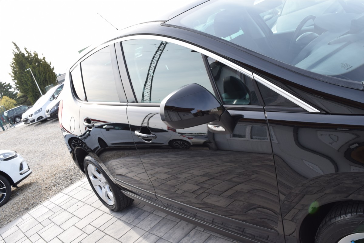 peugeot-3008-1-6-i-88kw-alu-navi-panorama - 4