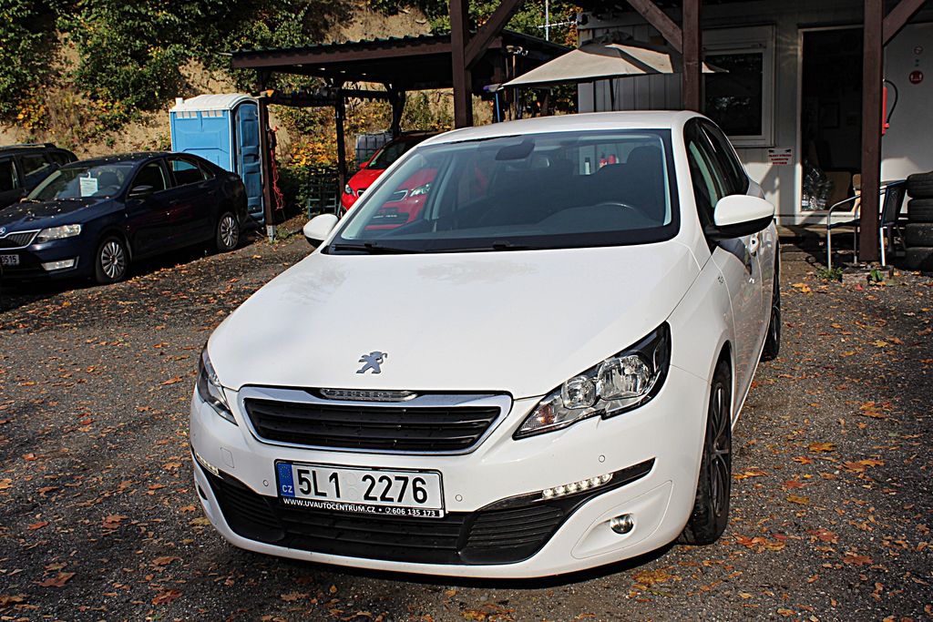 Peugeot 308 1.2 96 kW navi.