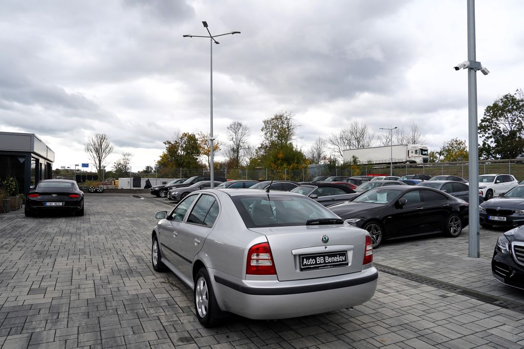 skoda-octavia-1-6-mpi-klima-al-kola - 3