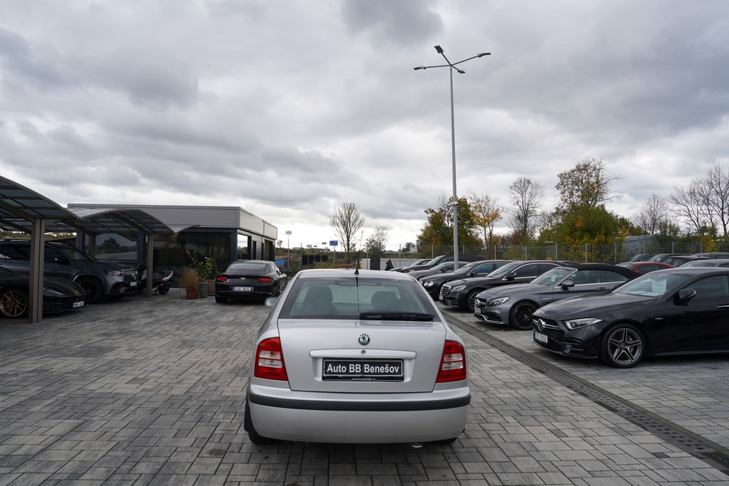 skoda-octavia-1-6-mpi-klima-al-kola - 4
