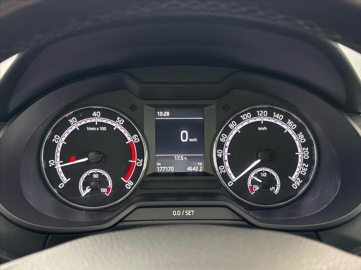 skoda-octavia-1-5-tsi-ambition-tour - 9