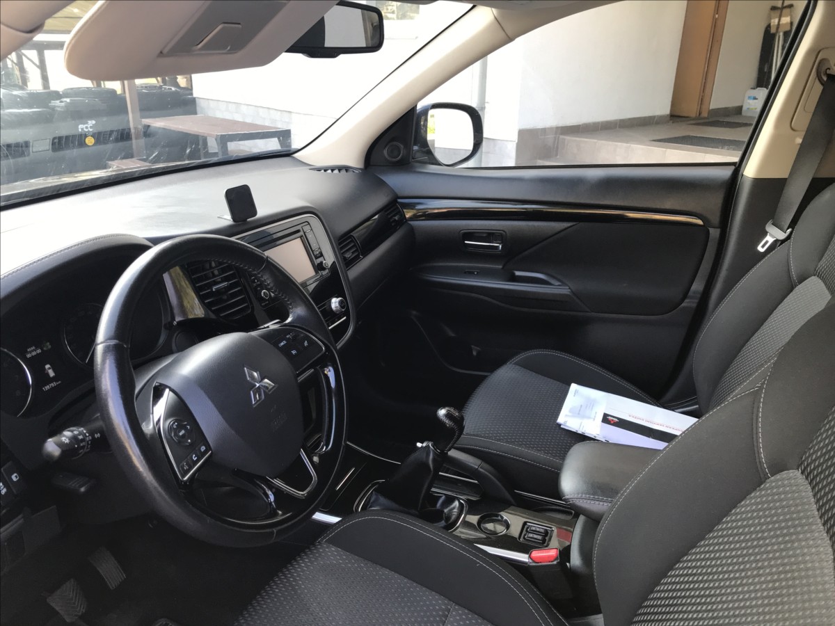 mitsubishi-outlander-2-0-i-4x2-110kw-mt - 8