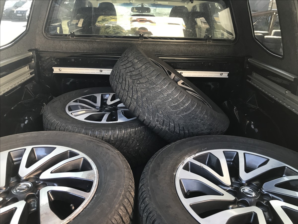 nissan-navara-2-3-d-140kw-mt-4x4 - 5