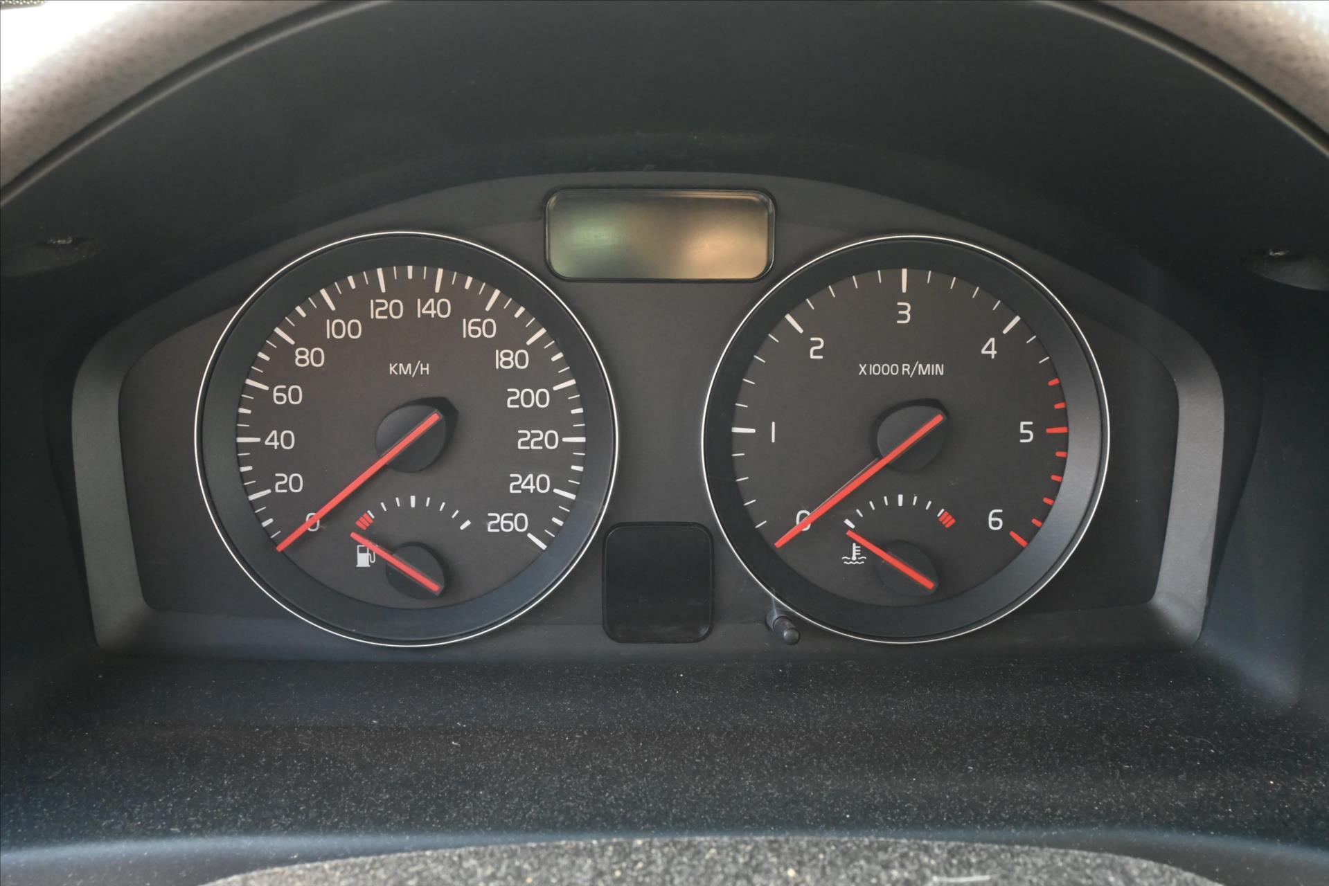 volvo-v50-2-0-100kw-pojizdne-platna-stk-na-nd - 3