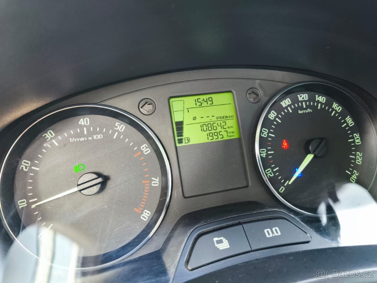 skoda-fabia-1-2-tsi-77-kw-manual-2010 - 9