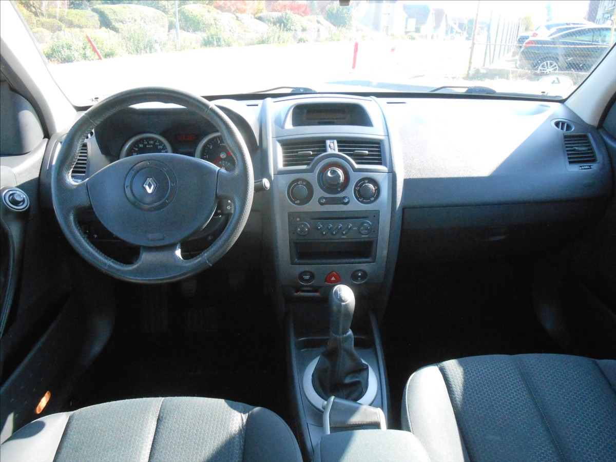 renault-megane-1-6-i-83-kw-serviska-83-513-km - 7