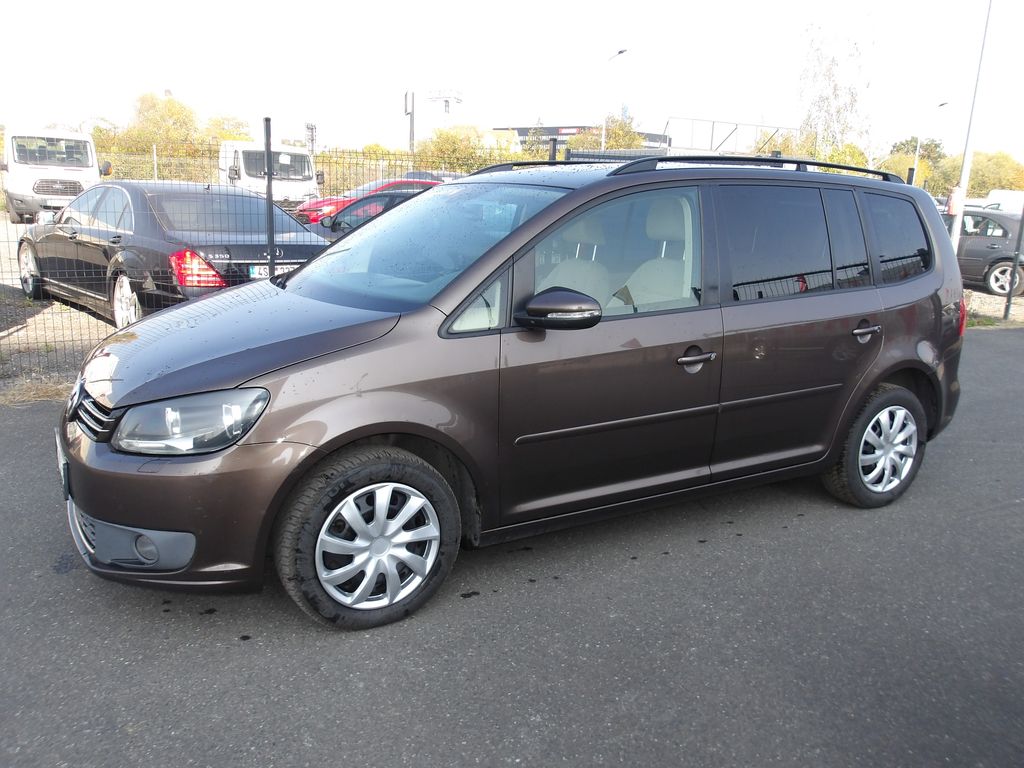volkswagen-touran-2-0tdi-103kw-panorama - 1